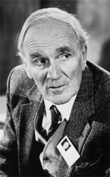 Desmond Llewelyn